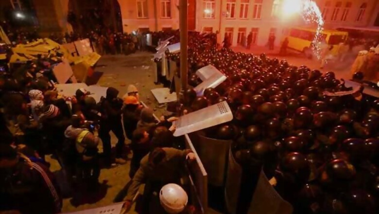 Ukraine President Viktor Yanukovych ready to scrap anti-protest law