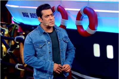 Bigg Boss 13: Salman Khan Resorts To Cleaning The House Himself as Housemates Deny Duties