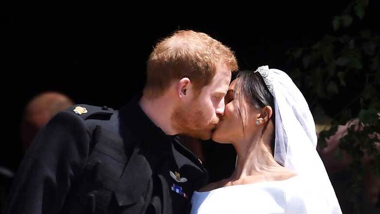 Here's Why People Tilt Right First While Kissing or Hugging