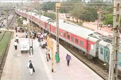 Western Railway Trains in Mumbai Delayed Due to Technical Snag