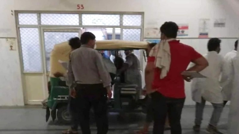 No Stretcher At Rajasthan Hospital, Relatives Take Patients To Emergency Ward in Auto