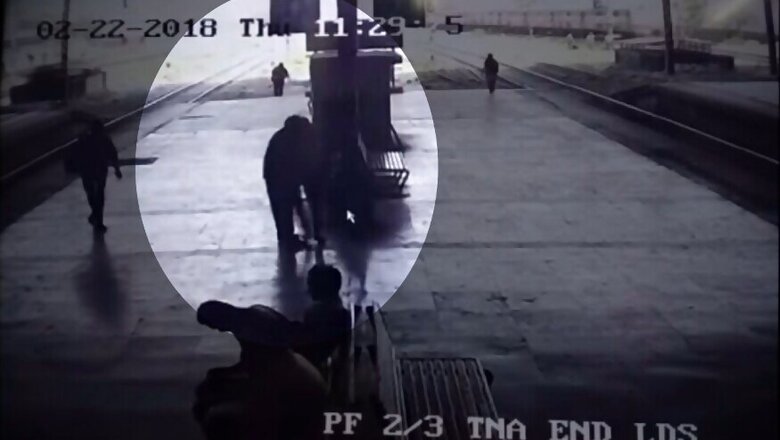 Man Forcibly Kisses 21-year-old Woman on Railway Platform in Mumbai, Caught on Camera