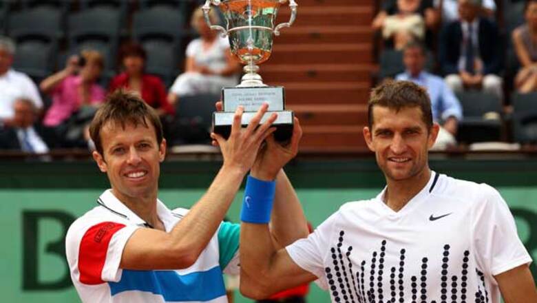 Mirnyi, Nestor win doubles final in Paris