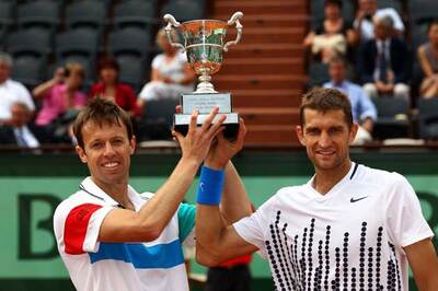 Mirnyi, Nestor win doubles final in Paris