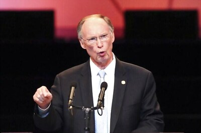 US states shun Syria refugees in wake of Paris attacks