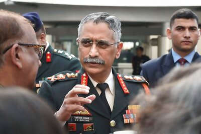Army Chief MM Naravane Likely to Visit Leh, Kashmir Tomorrow to Take Stock of Ground Situation