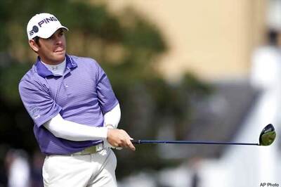 Fierce wind makes for brutal day at St Andrews