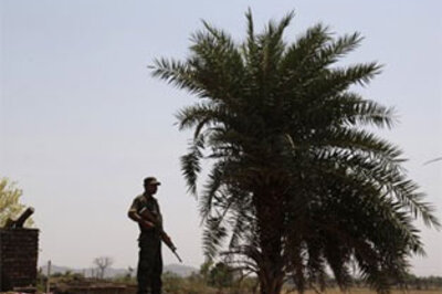 Naxals blow up mobile phone towers in Orissa