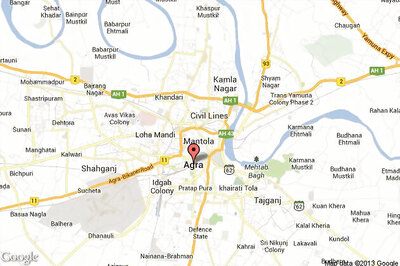 Rs 25 lakh looted from Vijaya Bank in Agra