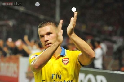 Lukas Podolski out for three months with hamstring tear
