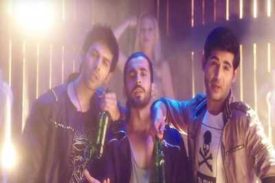 Pyaar Ka Panchnama 2: Watch the boys groove on the party song of the year 'Sharabi'