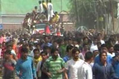 Hurriyat peeved, 10 Kashmir districts under curfew