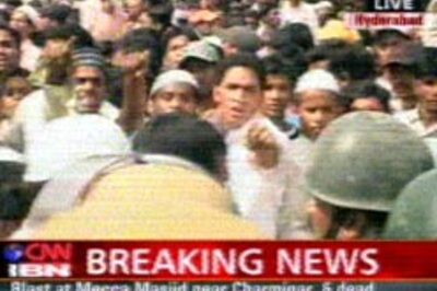 Alert in B'lore, Mumbai; Govt sends aid