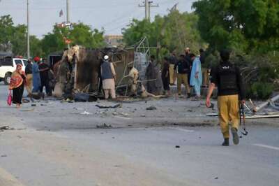 Suicide Bomber Kills Policeman in Pakistan's Southwest, 3 Injured