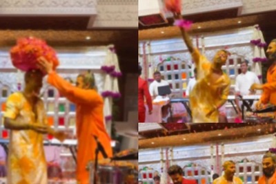 Ranveer Singh And Hardik Pandya Go Bonkers; Duo Jump Off Stage, Throw Basket Of Flowers In Viral Video