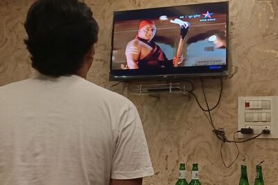 This Man Kept Watching 'Bhool Bhulaiyaa' at a Bar Even After Paying Bill and Desis Can Relate