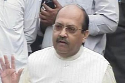 Amar Singh sings paeans to Sonia, Rahul