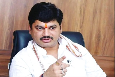 Woman Accuses Maha Minister Dhananjay Munde of Confining Their Kids in His Bungalow