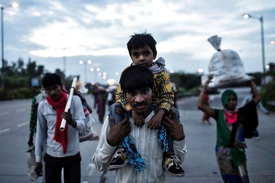 FIR Against Congress Leader for Violating Lockdown Restrictions as Migrants Gather Seeking Help