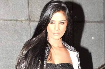 Director Trishul wants Pakistani actress for song