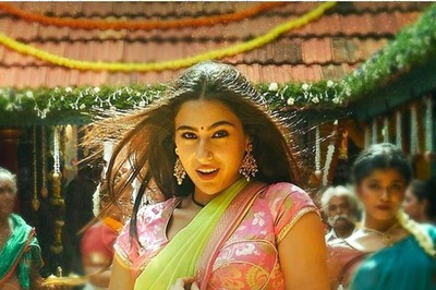 Sara Ali Khan is the Quintessential Bollywood Heroine in Green Saree in Atrangi Re New Song Chaka Chak