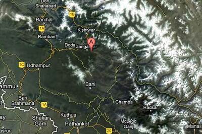 J&K govt assures all help to quake victims