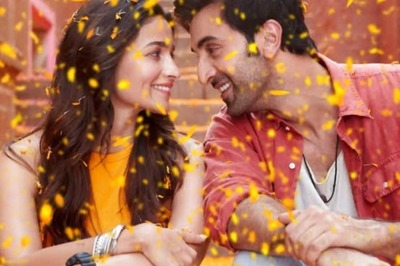 Ranbir Kapoor-Alia Bhatt to Opt for Gold and White Ensembles for Their Wedding: Report