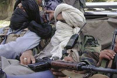 Taliban kidnap 50 Pak securitymen | Journos warned