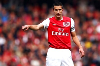 Van Persie escapes action over elbow in FA Cup win