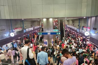 Hauz Khas Metro Station Crowded Post Raksha Bandhan Has Delhiites Going Back Home