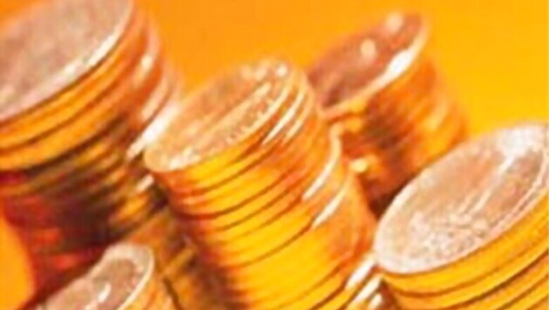 Gold prices fall by 0.91 pc on global cues, down to Rs 32,435 per 10 gram