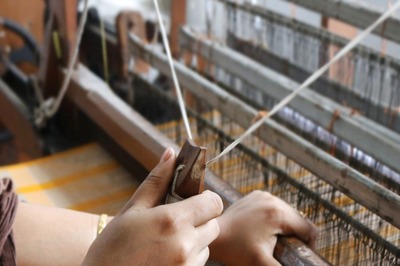 National Handloom Day 2022: Share THESE Quotes by Mahatma Gandhi to Celebrate the day