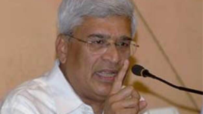 Pawar, Lalu woo Left; Karat says no support to Cong