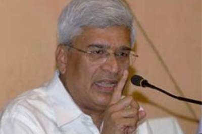 Pawar, Lalu woo Left; Karat says no support to Cong