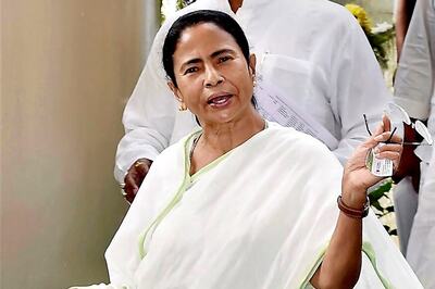 Mamata Banerjee Pays Tribute to Swami Vivekananda