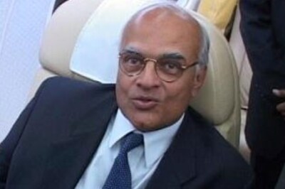 Menon meets Hillary; discusses 26/11, bilateral ties