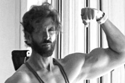 Hrithik Roshan Flaunts Biceps in New Pic; Tiger Shroff, Ranveer Singh Left These Comments