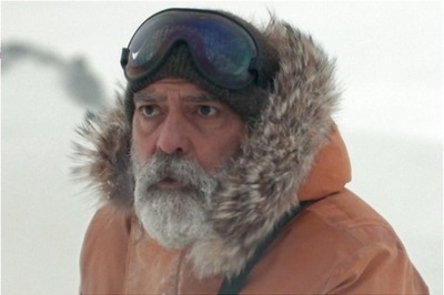 The Midnight Sky Movie Review: George Clooney Looks Like a Glum Santa Claus, Does Not Bring Cheer
