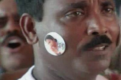 TMC decimates Left in Bengal, wins Kolkata