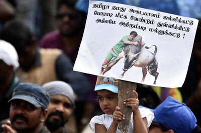 Protests Force CM to Leave Without Inaugurating Jallikattu