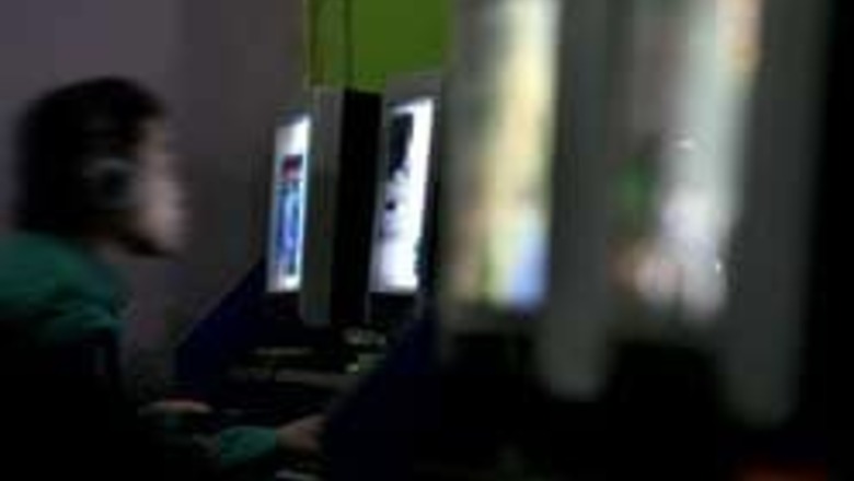 Google takes on China, others avoid fight
