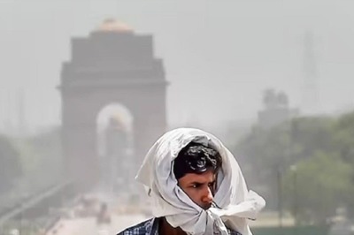 Delhi Sizzles as Mercury Climbs to 46 Degrees Celsius, Heatwave Forecast for Monday