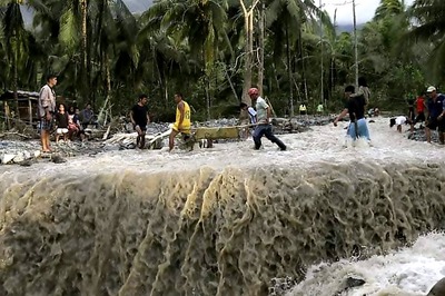 Philippines: Death toll from Typhoon Bopha nears 300