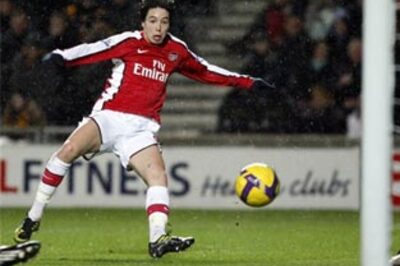 Arsenal top league of late goals