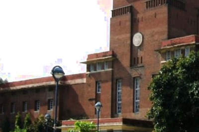 DU Karamchari Union Demands Action Against Kalindi College GB Chairman for 'injuring' Employee