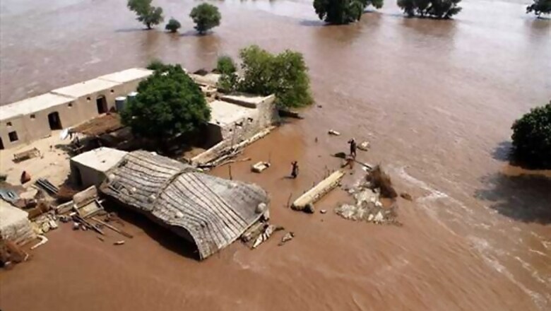 Pakistan flood sinks boat carrying wedding party