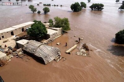 Pakistan flood sinks boat carrying wedding party