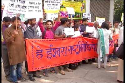 Sahitya Akademi breaks silence, condemns rising cases of intolerance; urges writers to take back their awards