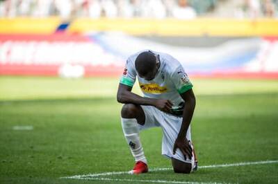 Marcus Thuram Takes a Knee after Scoring for Borussia Monchegladbach vs Union Berlin