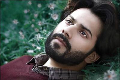 Varun Dhawan's Car Runs Over Photographer's Foot, Watch Video